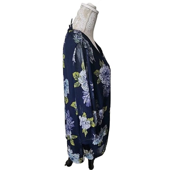 Catherines Top Flowy Lined 3/4 bell sleeve blue floral Women's 2X - Picture 8 of 9